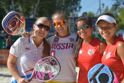 The Russian team into the semifinals of the ITF beach tennis world championship!
